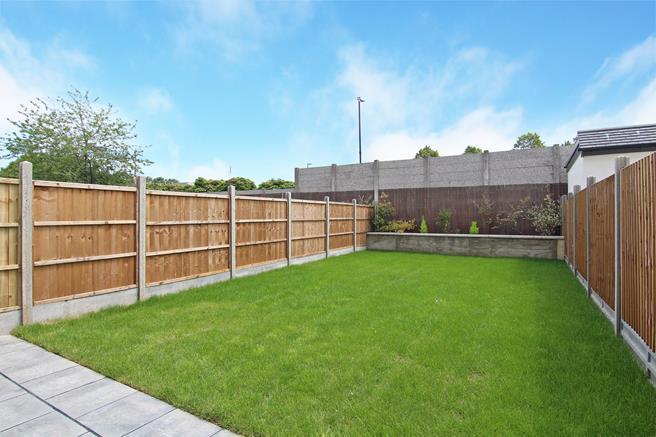 Apartment in Perivale - More