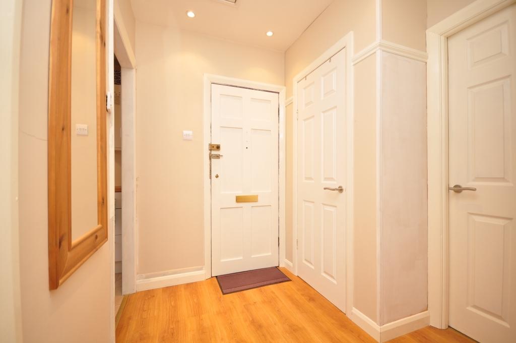 Apartment in Romford - View 4