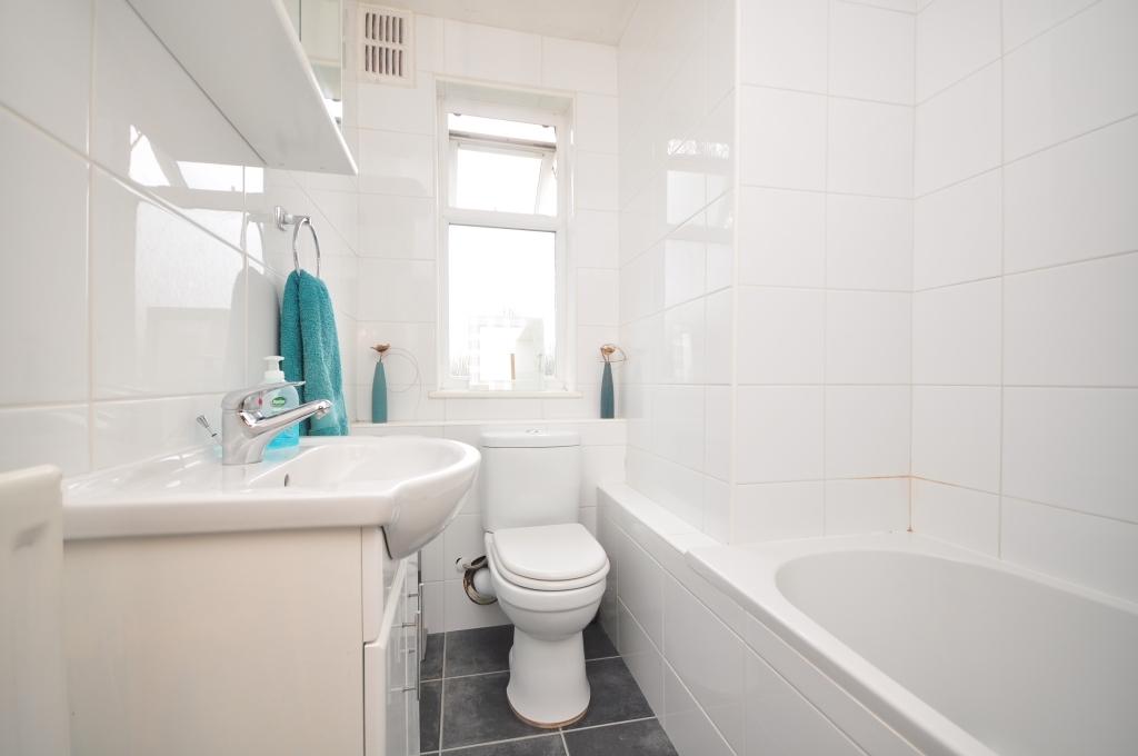Apartment in Romford - More