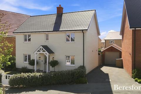3 bedroom detached house for sale, Dovehouse Field, Cressing, CM77