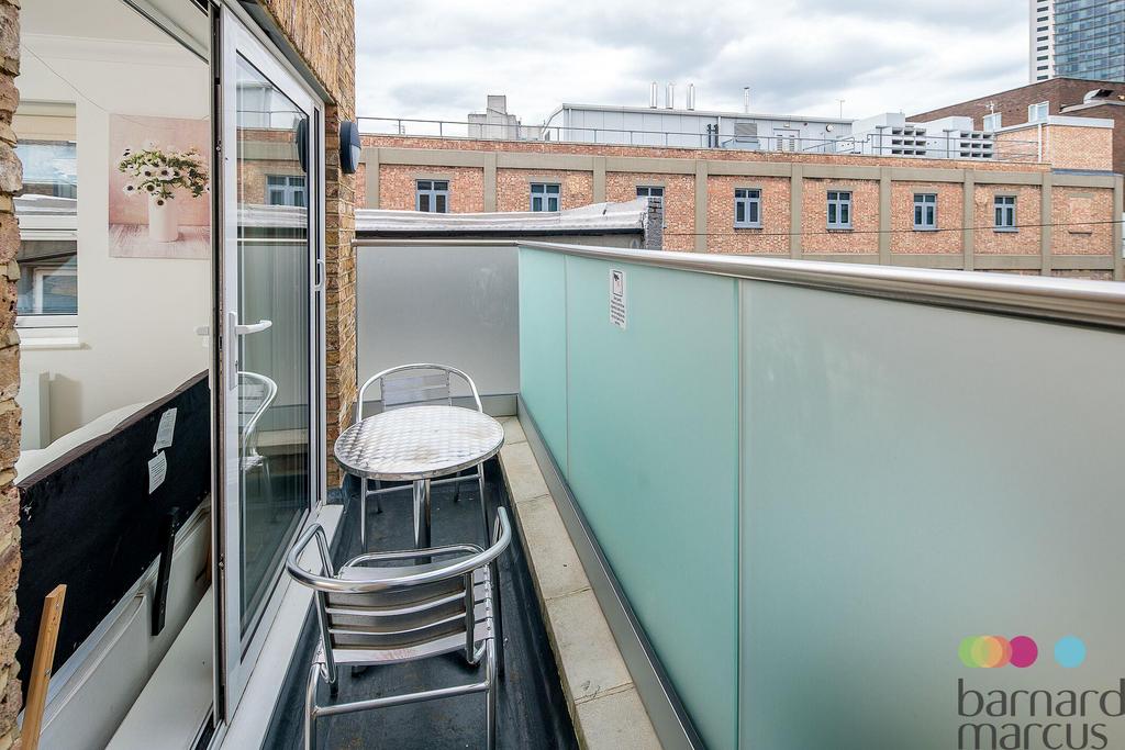 Apartment in Earls Court - View 2