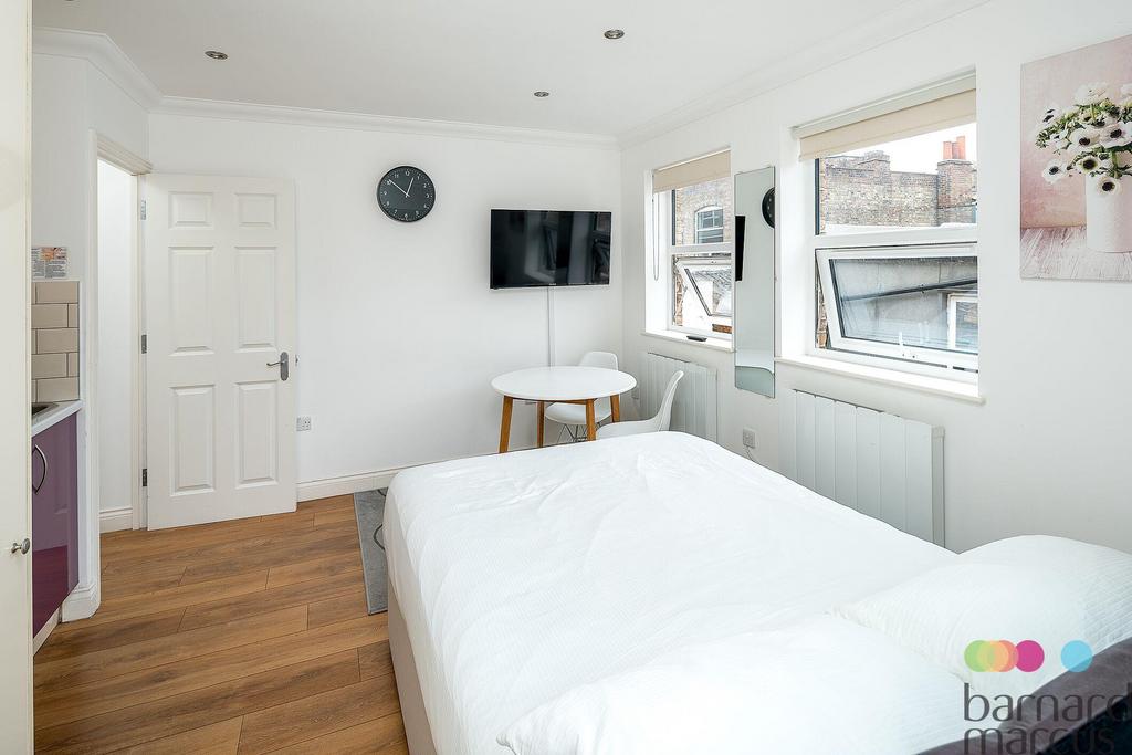 Apartment in Earls Court - View 4