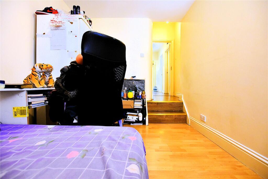 Apartment in Thornton Heath - View 3