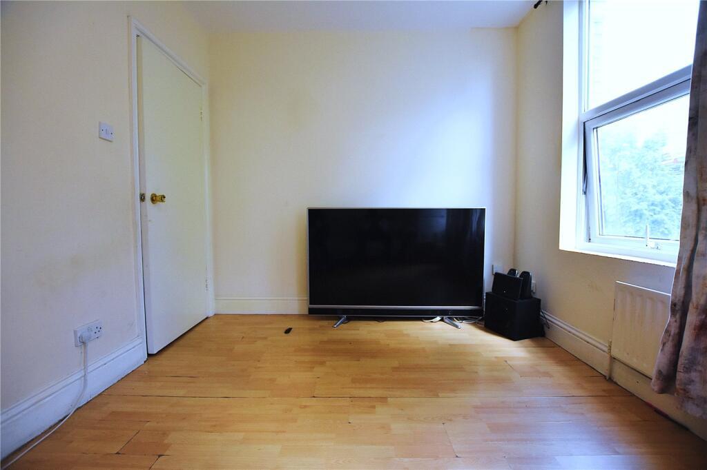 Apartment in Thornton Heath - More