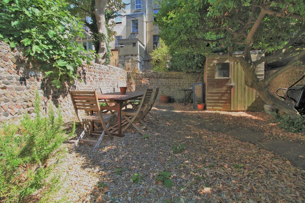 Apartment in Hove - View 4