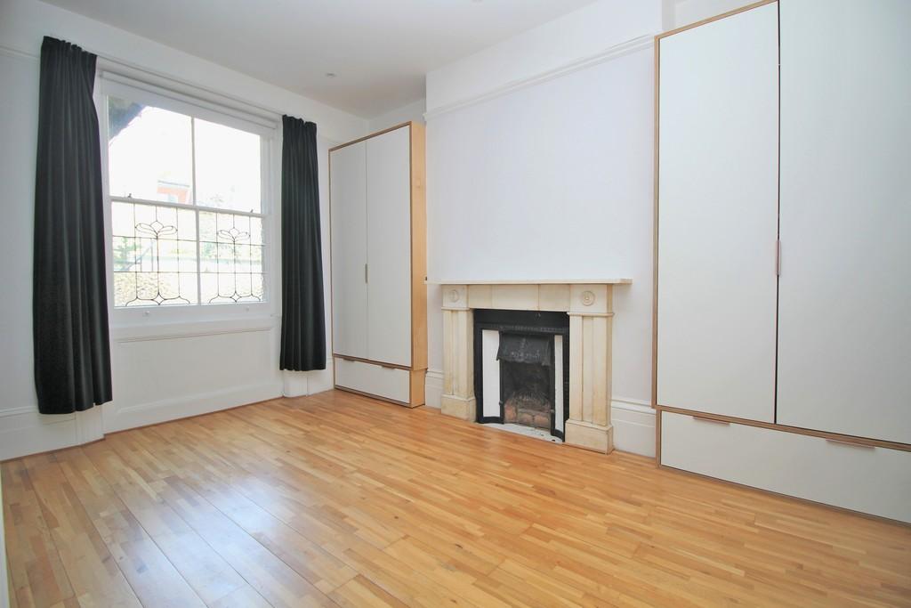 Apartment in Hove - More