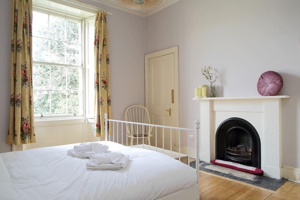 Apartment in Edinburgh, St Leonards, Southside - View 3