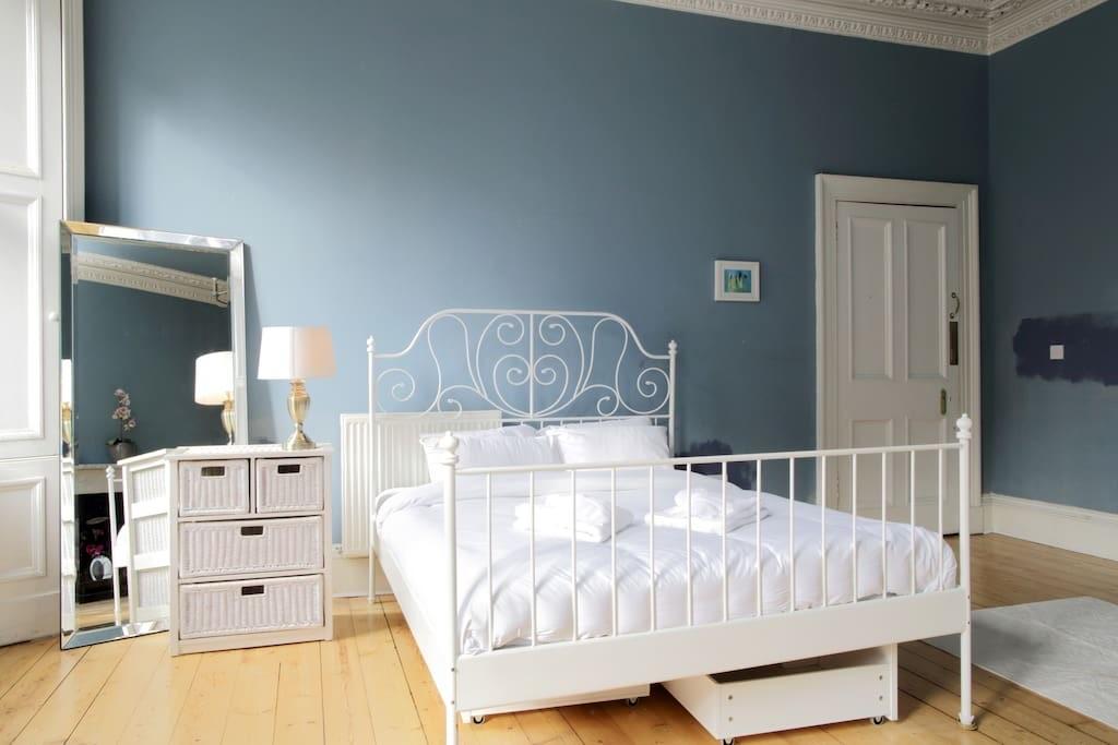 Apartment in Edinburgh, St Leonards, Southside - View 4