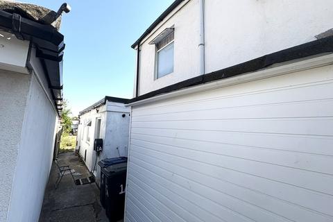 3 bedroom cottage for sale, The Common, Southall