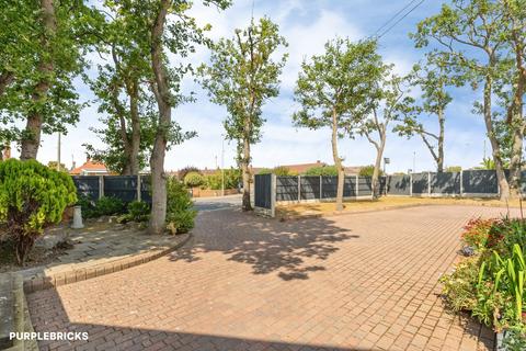 4 bedroom detached bungalow for sale, Bryn Cwnin Road, Rhyl, LL18
