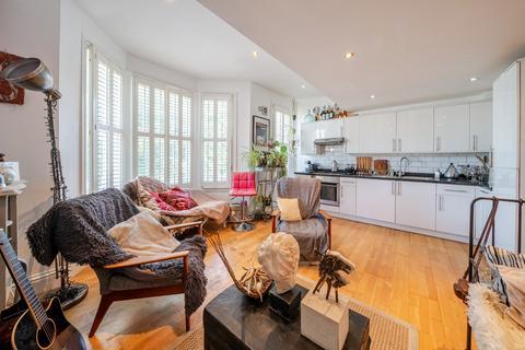 2 bedroom flat for sale, Holmewood Gardens, Brixton Hill, London, SW2