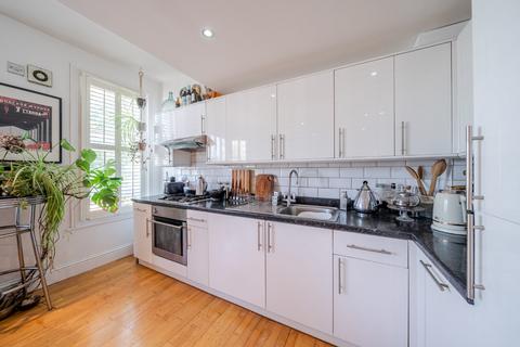 2 bedroom flat for sale, Holmewood Gardens, Brixton Hill, London, SW2