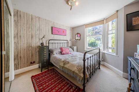2 bedroom flat for sale, Holmewood Gardens, Brixton Hill, London, SW2
