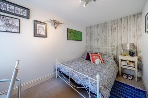 2 bedroom flat for sale, Holmewood Gardens, Brixton Hill, London, SW2