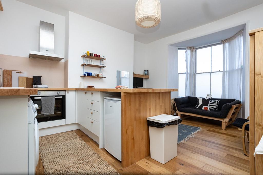 Apartment in Thanet, Cliftonville West, Cliftonville - View 2