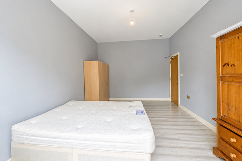 Studio to rent, Palmerston Road, London, N22