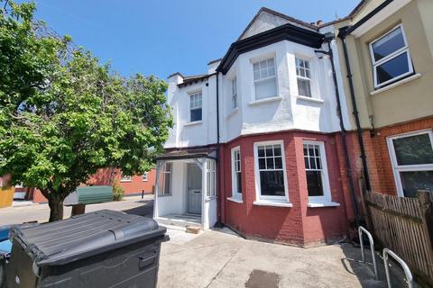 Studio to rent, Palmerston Road, London, N22