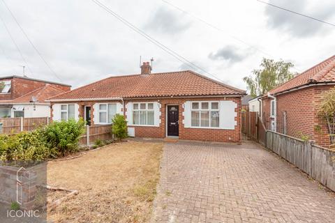 2 bedroom semi-detached bungalow for sale, Oak Avenue, Thorpe St Andrew, Norwich