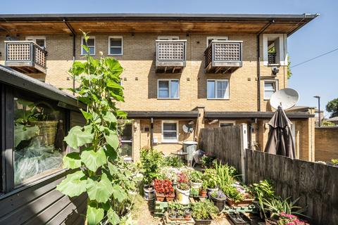 4 bedroom terraced house for sale, Durham Road, London
