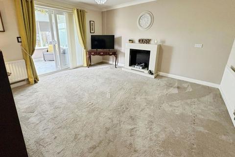 2 bedroom semi-detached bungalow for sale, Cragside Gardens, Newcastle Upon Tyne NE12