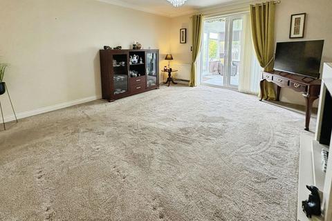 2 bedroom semi-detached bungalow for sale, Cragside Gardens, Newcastle Upon Tyne NE12