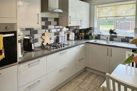 2 bedroom semi-detached bungalow for sale, Cragside Gardens, Newcastle Upon Tyne NE12