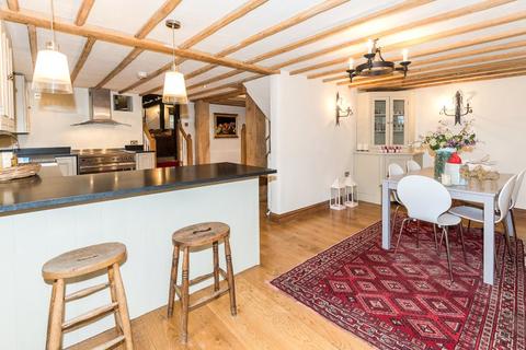 3 bedroom detached house to rent, The Street, Waltham St. Lawrence, RG10