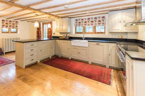 3 bedroom detached house to rent, The Street, Waltham St. Lawrence, RG10