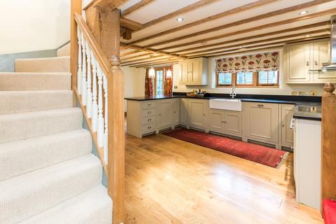 3 bedroom detached house to rent, The Street, Waltham St. Lawrence, RG10