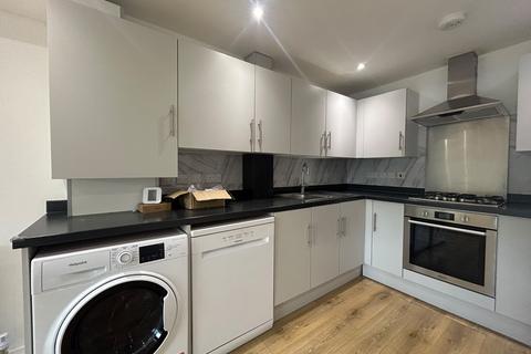 2 bedroom flat to rent, 10 Barge Drive, SOUTHALL UB2