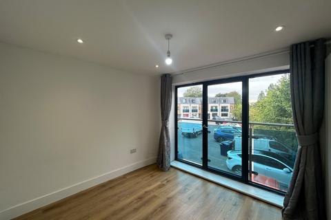 2 bedroom flat to rent, 10 Barge Drive, SOUTHALL UB2