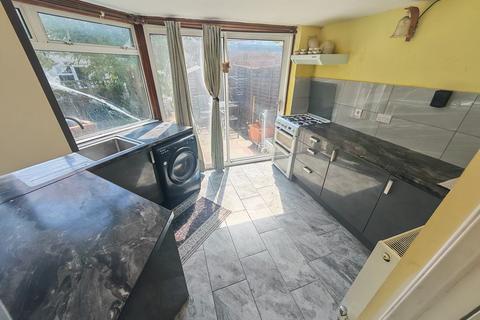 2 bedroom end of terrace house for sale, Marconi Way, Southall