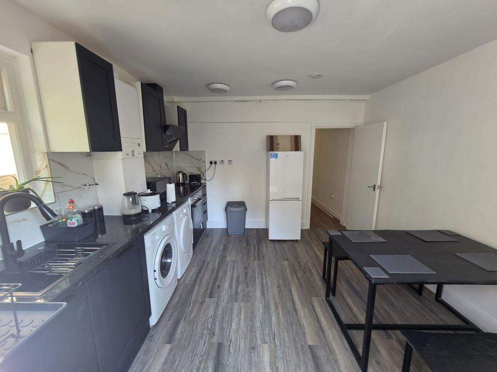 Apartment in London - View 5