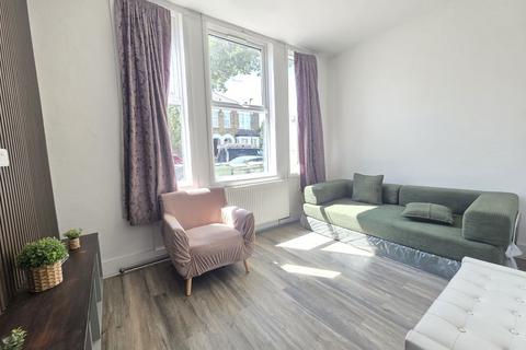 1 bedroom apartment to rent, Hainthorpe Road , London