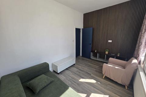 1 bedroom apartment to rent, Hainthorpe Road , London