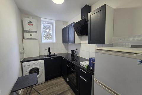 1 bedroom apartment to rent, Hainthorpe Road , London