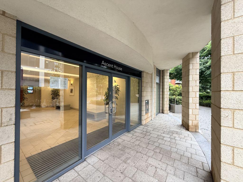 House in London - View 2