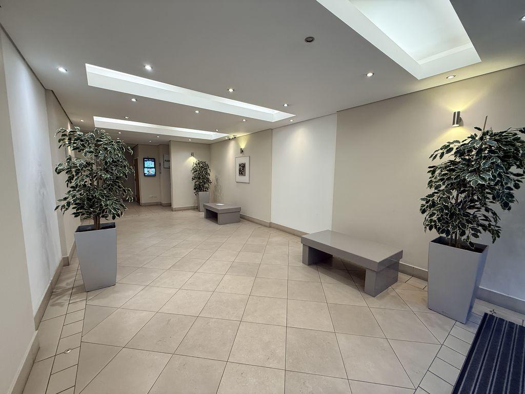 House in London - View 3