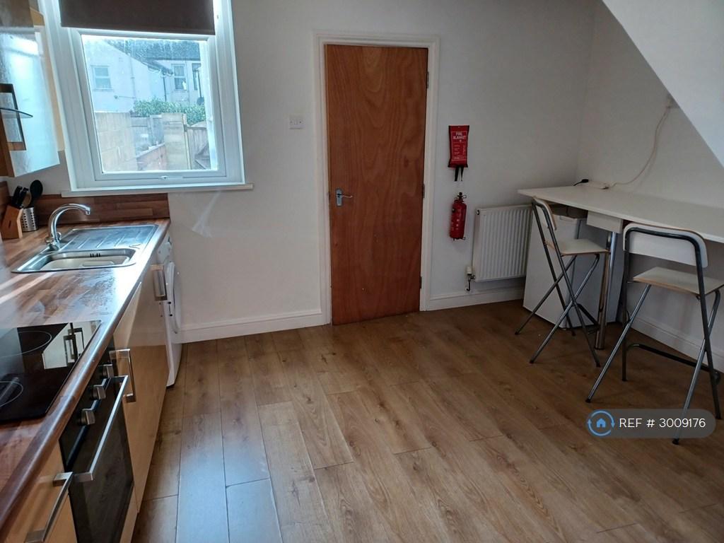 Apartment in Cardiff - View 3