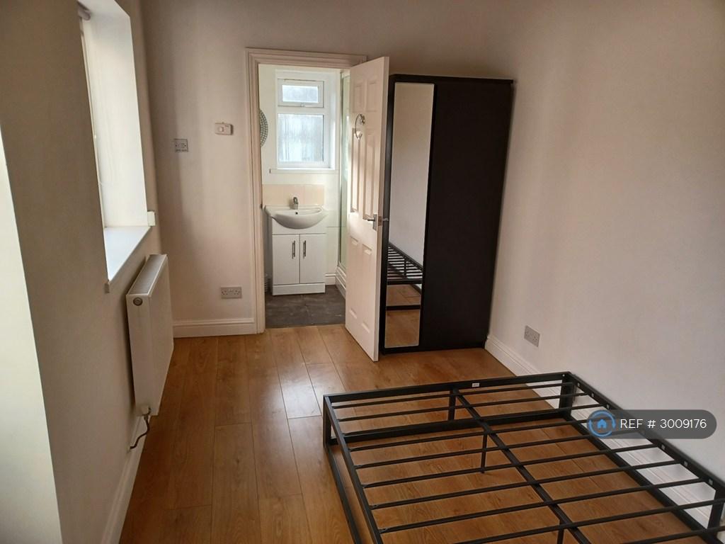 Apartment in Cardiff - View 4