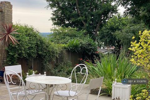 2 bedroom semi-detached house to rent, Ross Road, London, SE25
