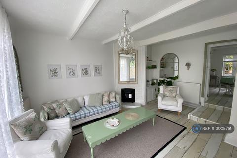 2 bedroom semi-detached house to rent, Ross Road, London, SE25