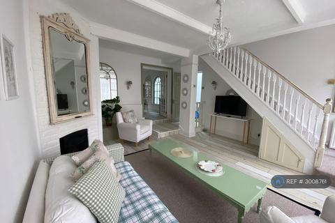 2 bedroom semi-detached house to rent, Ross Road, London, SE25