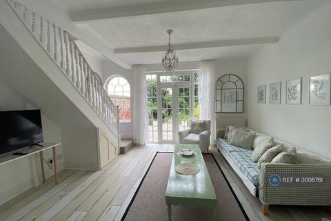 2 bedroom semi-detached house to rent, Ross Road, London, SE25