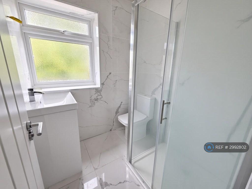 House in Romford - More