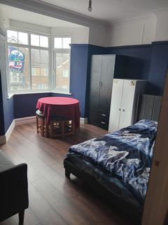 Studio to rent, victoria road, London, N9