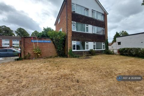 2 bedroom flat to rent, Harrogate Court, Slough, SL3