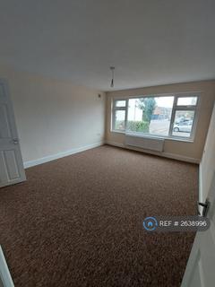 2 bedroom flat to rent, Harrogate Court, Slough, SL3