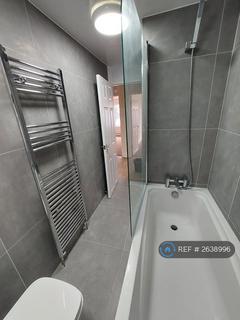 2 bedroom flat to rent, Harrogate Court, Slough, SL3