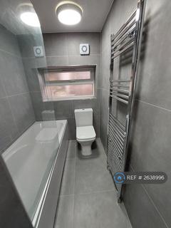 2 bedroom flat to rent, Harrogate Court, Slough, SL3